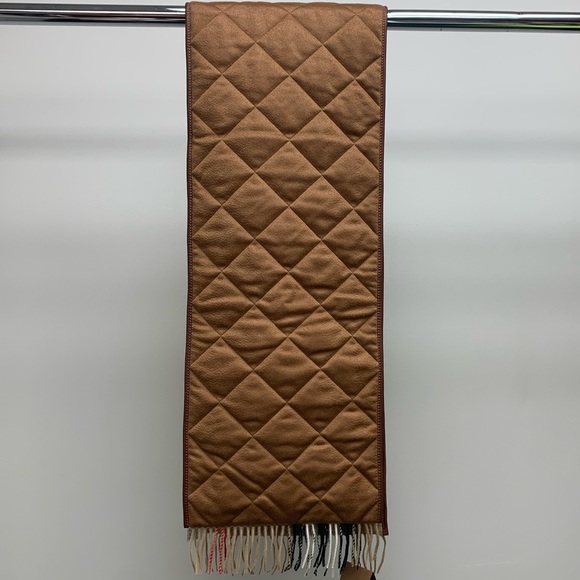 Burberry Quilted Vintage Check Scarf - Picture 3 of 8
